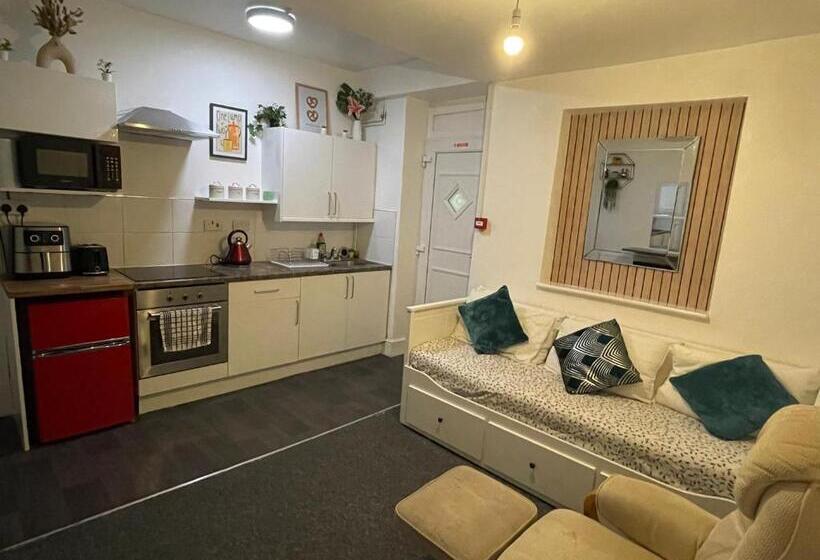 هاستل Backpackers Blackpool Hotel & Suites