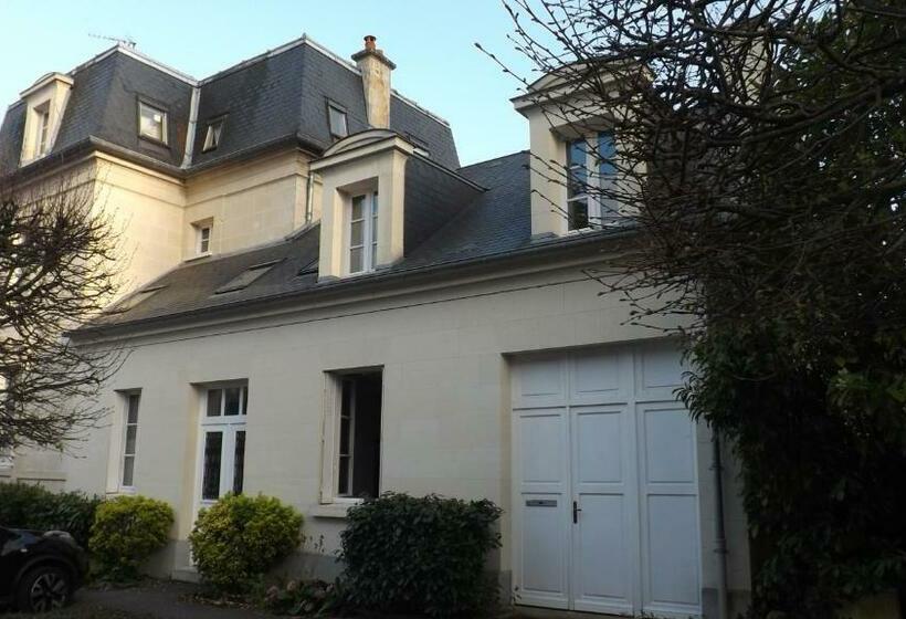 تختخواب و صبحانه Au Coeur De Soissons 1