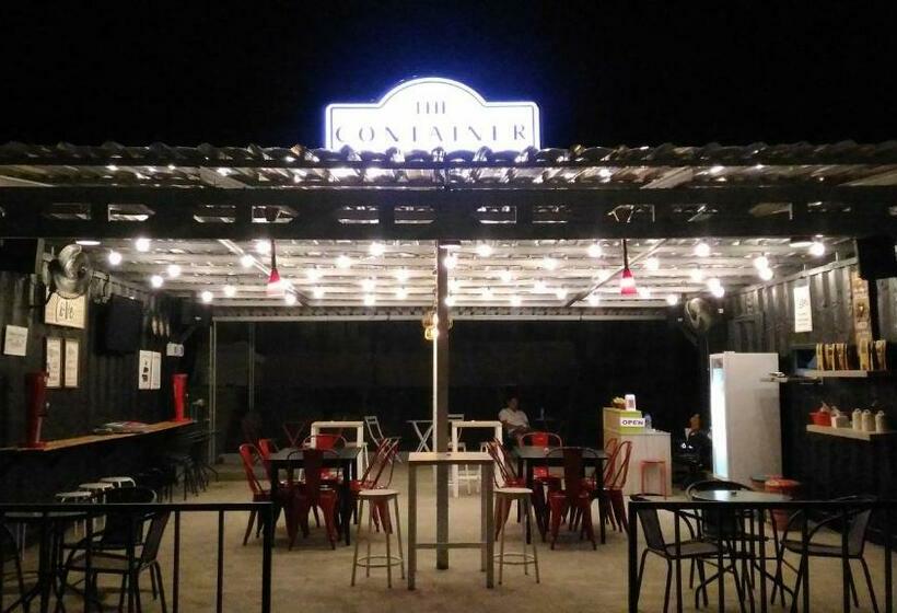 هتل کپسول The Container