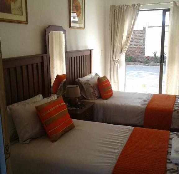 Пансион Karoo View Guesthouse Cradock