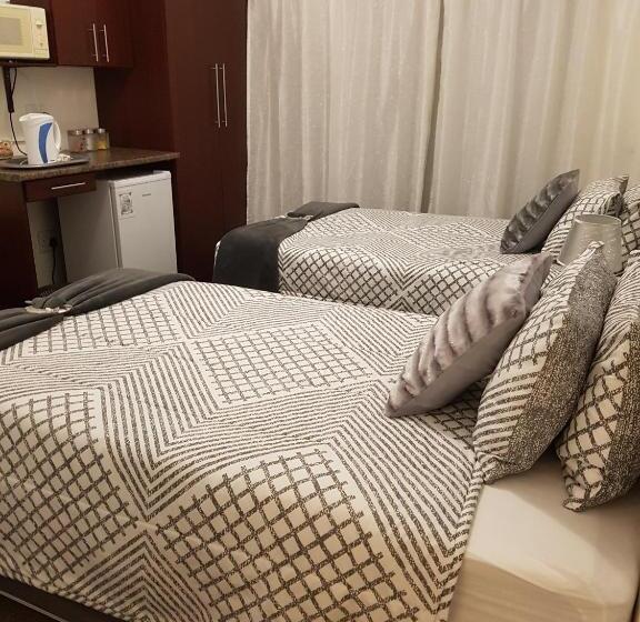 Пансион Karoo View Guesthouse Cradock