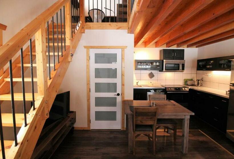 منتجع Red Cariboo Apartments