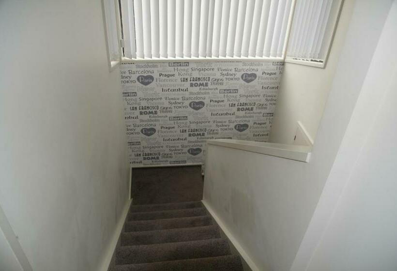 تختخواب و صبحانه 4b On Rearsby