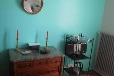 تختخواب و صبحانه La Maison D Alienor