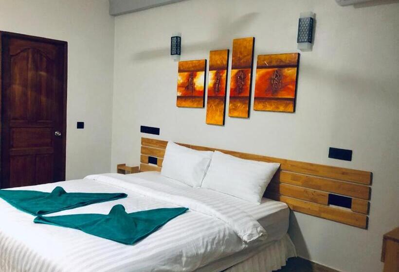 هتل Iris Beach Residence