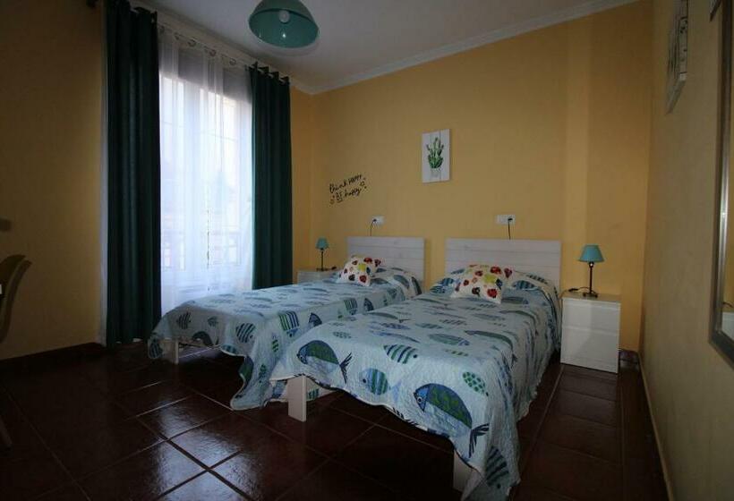 Пансион Hostel Goodhouse Gijón