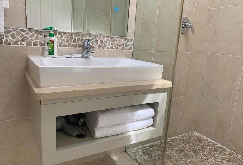 פנסיון Oceansnest Guest House