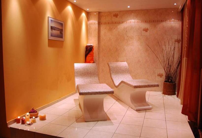 استراحتگاه Aristoteles Holiday Hotel And Spa