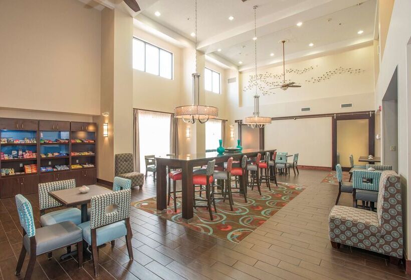 Hampton Inn & Suites Dayton Airport