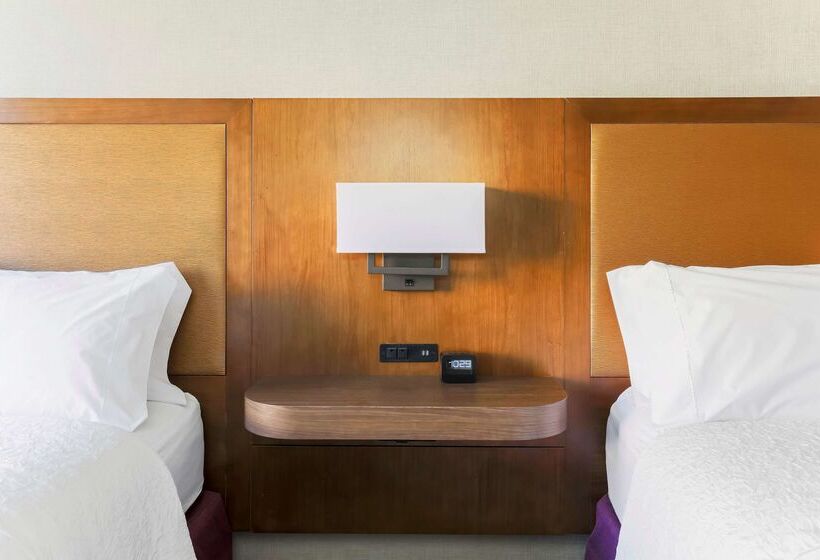Hampton Inn & Suites Windsor  Sonoma Wine Country