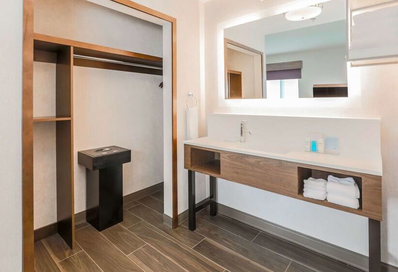 Hampton Inn & Suites Windsor  Sonoma Wine Country