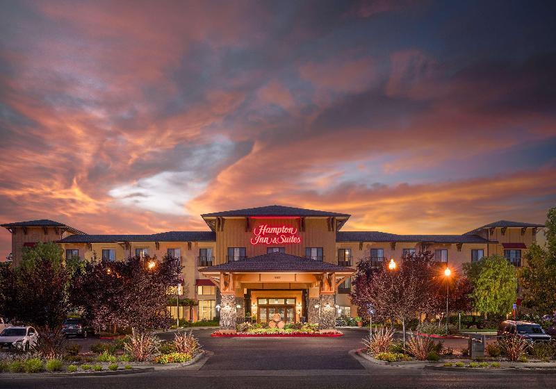 Hampton Inn & Suites Windsor  Sonoma Wine Country