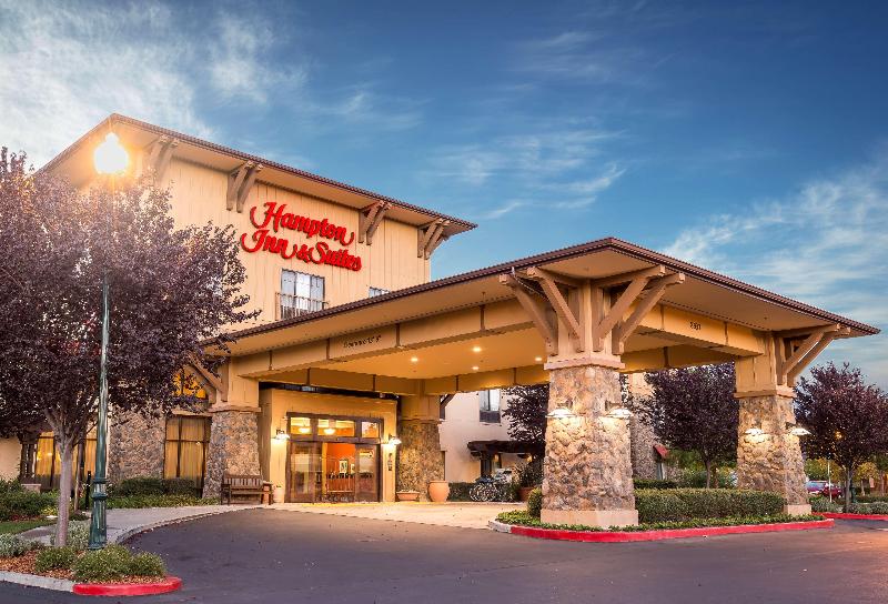 Hampton Inn & Suites Windsor Sonoma Wine Country