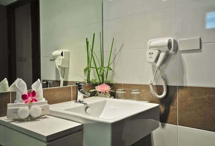 Ashlee Plaza Patong Hotel & Spa