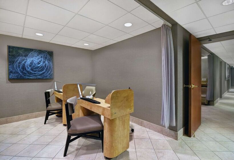 فندق Embassy Suites By Hilton At Hot Springs Convention Center