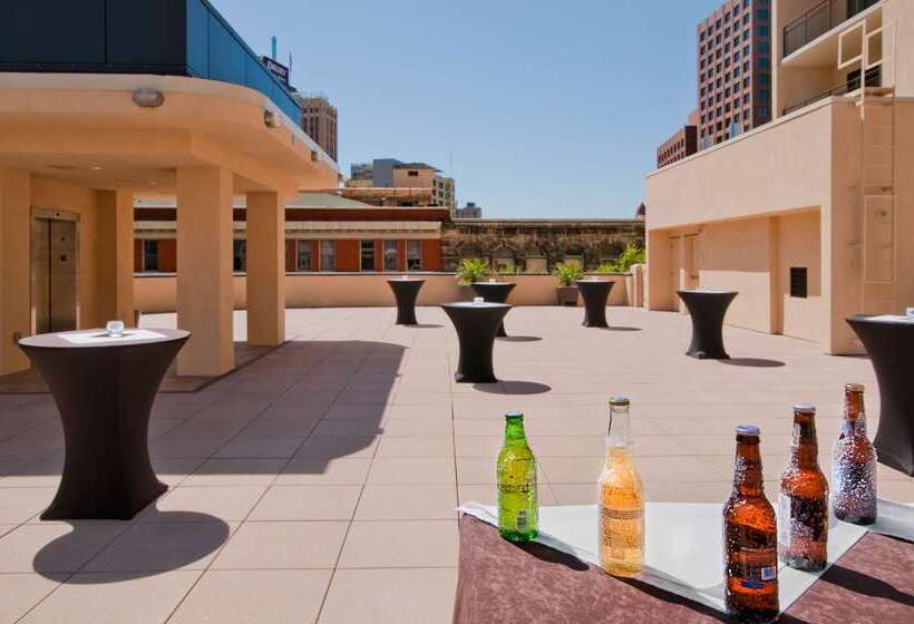 هتل Embassy Suites San Antonio Riverwalk Downtown