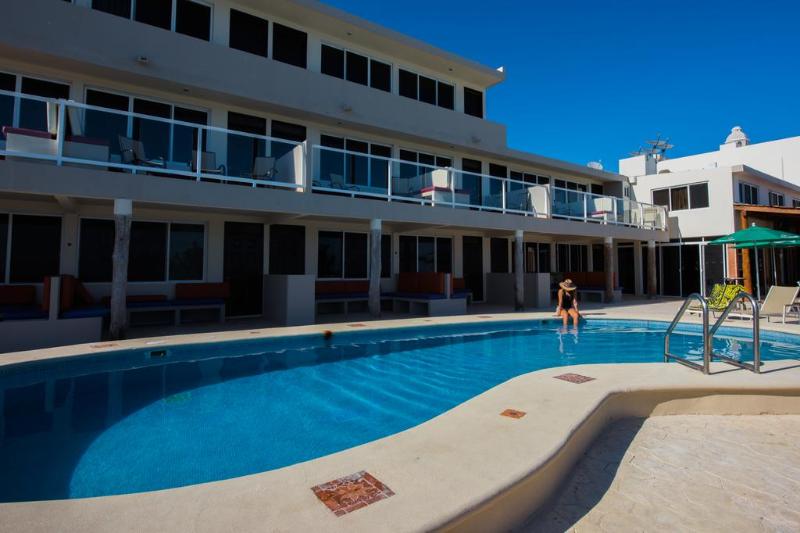 هتل Hacienda Morelos Beachfront