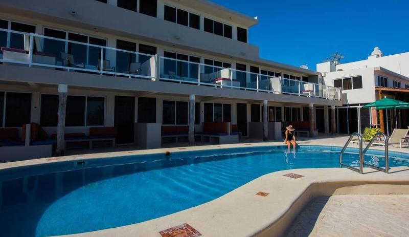 هتل Hacienda Morelos Beachfront