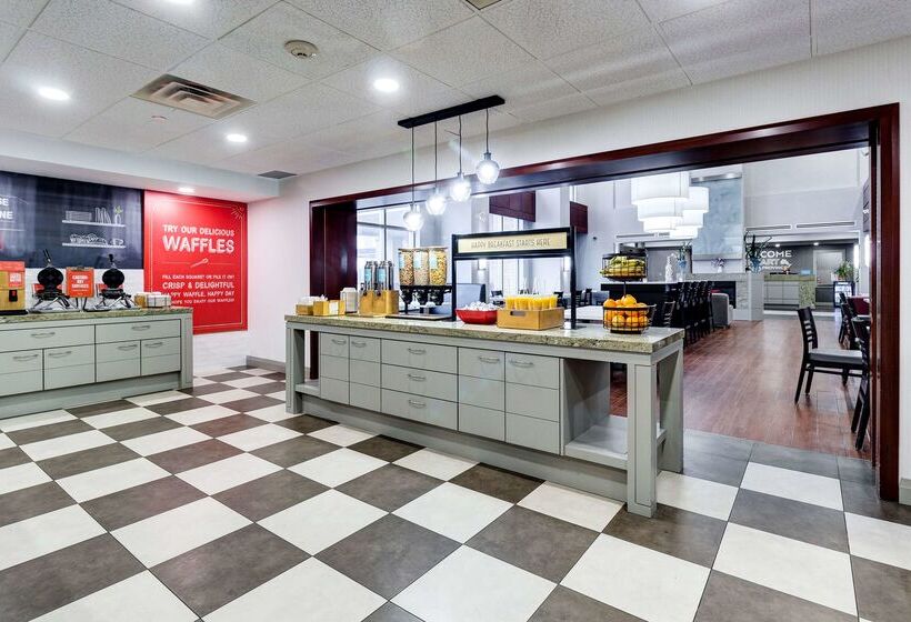 هتل Hampton Inn & Suites By Hilton Brantford Conference Centre