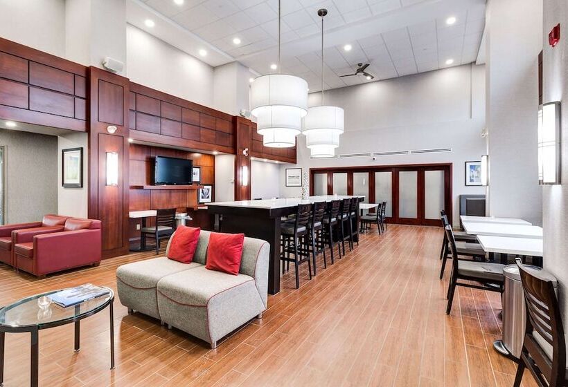 هتل Hampton Inn & Suites By Hilton Brantford Conference Centre