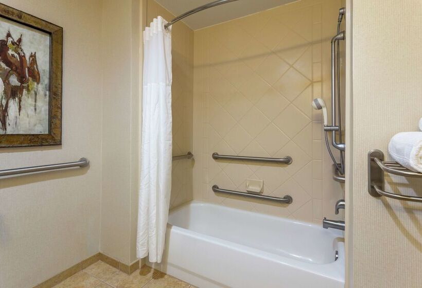 Отель Hampton Inn & Suites Wellington