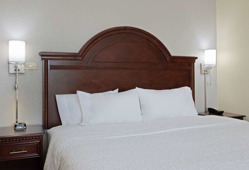 Отель Hampton Inn & Suites Wellington