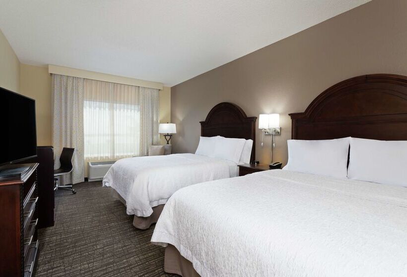 Отель Hampton Inn & Suites Wellington
