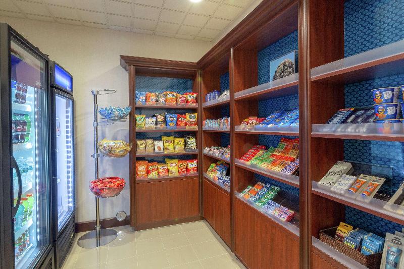 Отель Hampton Inn & Suites Wellington