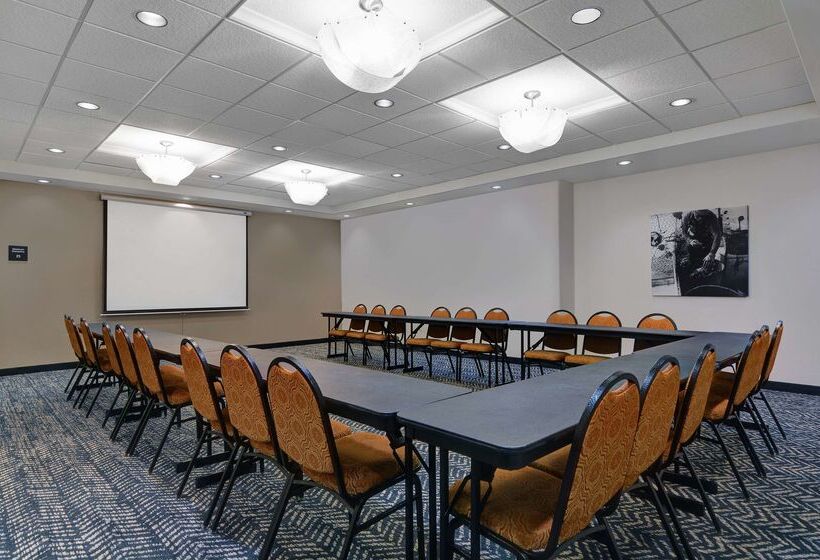 هتل Hampton Inn Bath