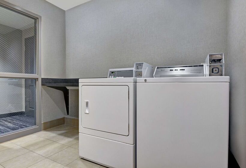هتل Hampton Inn Bath