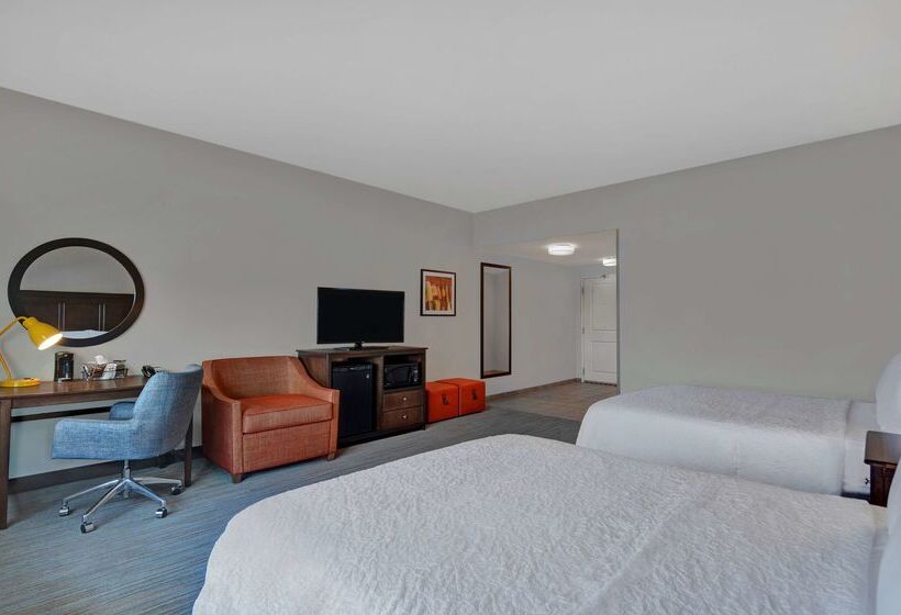 هتل Hampton Inn Bath