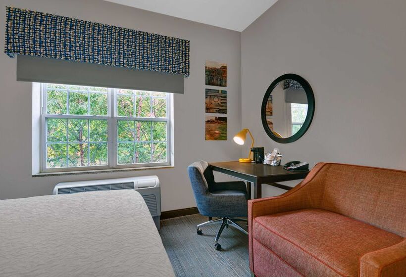 هتل Hampton Inn Bath