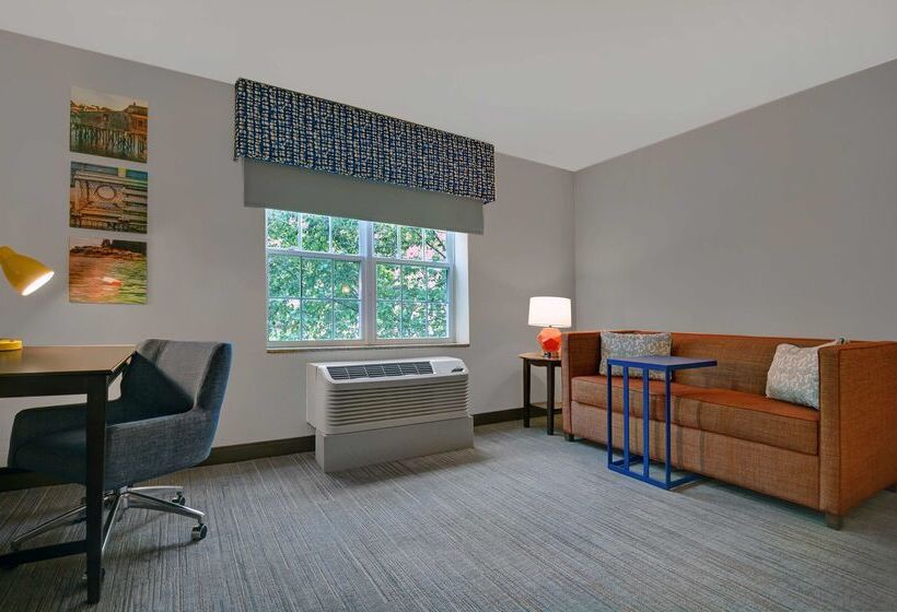 هتل Hampton Inn Bath