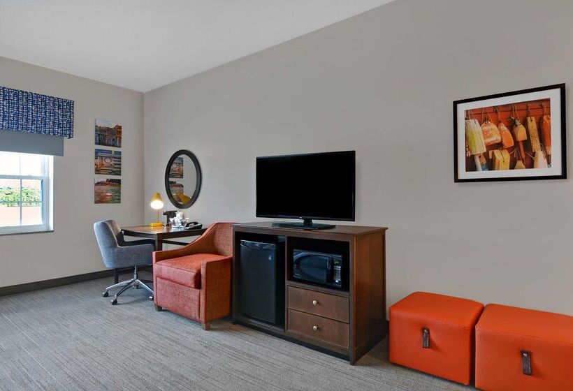 هتل Hampton Inn Bath
