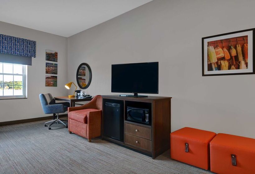 هتل Hampton Inn Bath