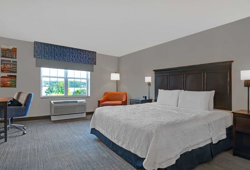 هتل Hampton Inn Bath