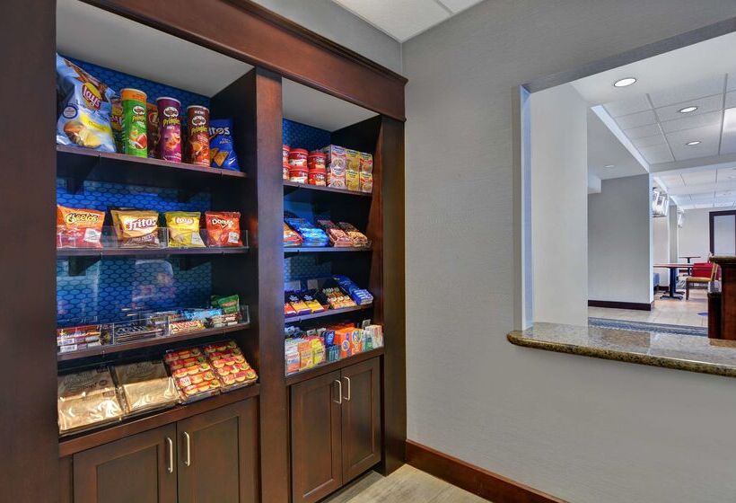 هتل Hampton Inn Bath