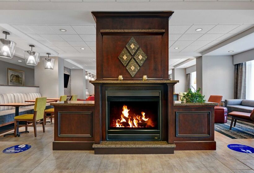 هتل Hampton Inn Bath