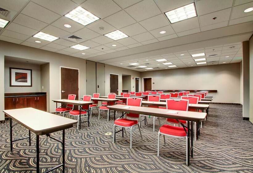 هتل Hampton Inn Birmingham Leeds