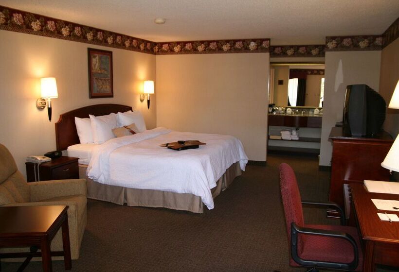 Отель Hampton Inn Dandridge