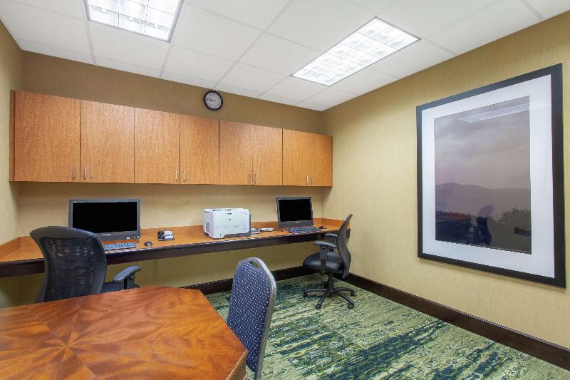 هتل Hampton Inn & Suites Albanyairport