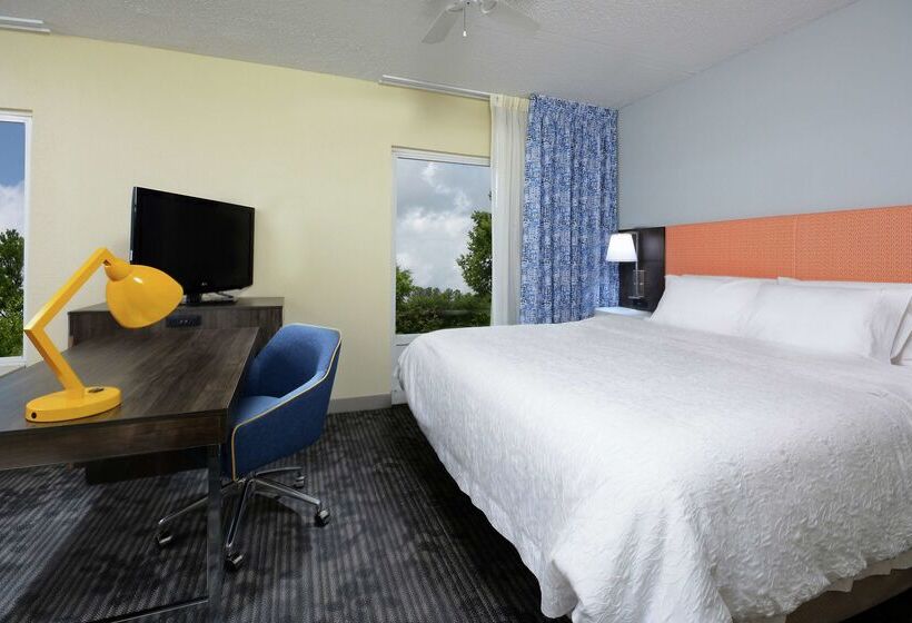 فندق Hampton Inn & Suites Clinton  I26
