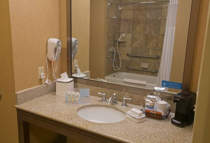 فندق Hampton Inn & Suites Wiggins