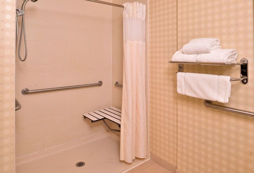 هتل Hilton Garden Inn Dover