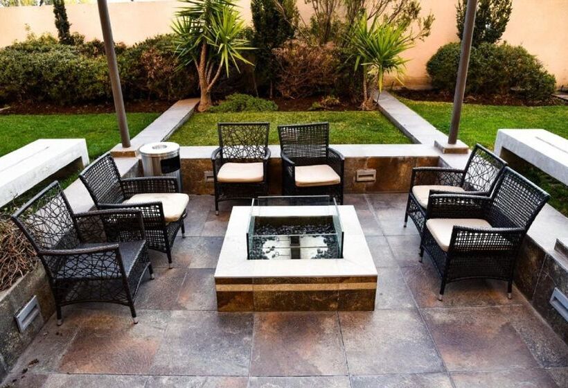 هتل Hilton Garden Inn Santiago Airport