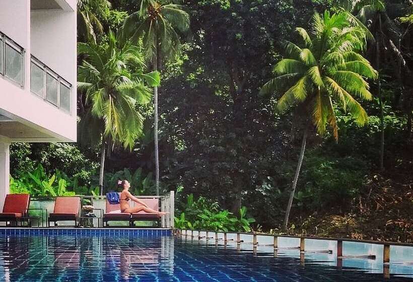 هتل Lae Lay Suites