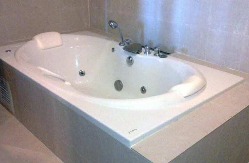 هتل Lae Lay Suites
