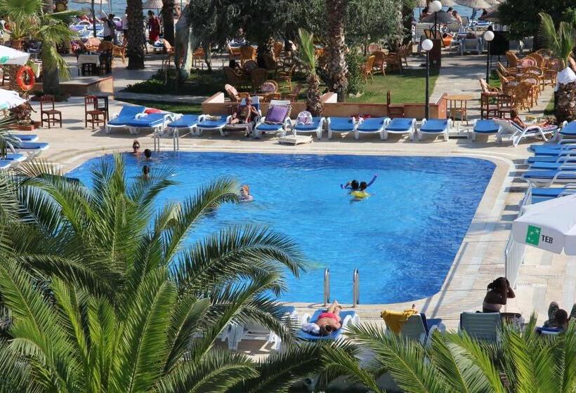 فندق Nagi Beach