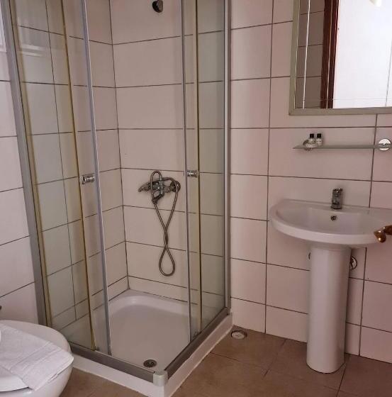 בית מלון כפרי Nagi Beach