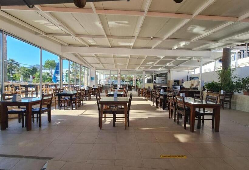 فندق Nagi Beach